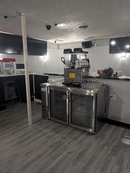More Photos Of 6028 N Dixie Dr, Dayton Bar For Sale