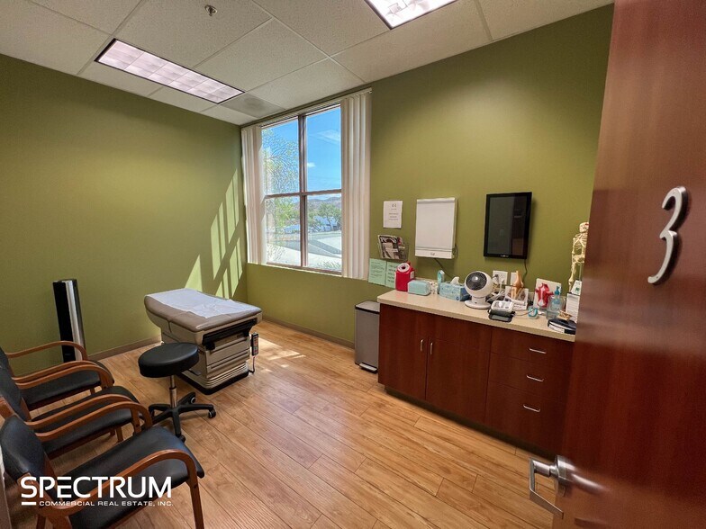 More Photos Of 21060 Centre Pointe Pky, Santa Clarita Medical For Sale