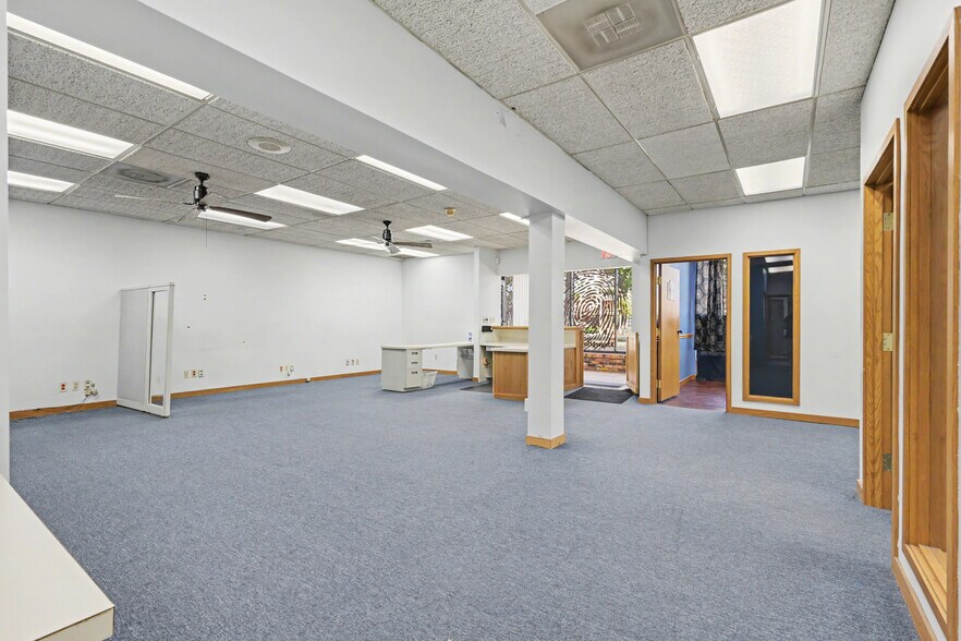 More Photos Of 22976 Outer Dr, Dearborn Flex For Lease