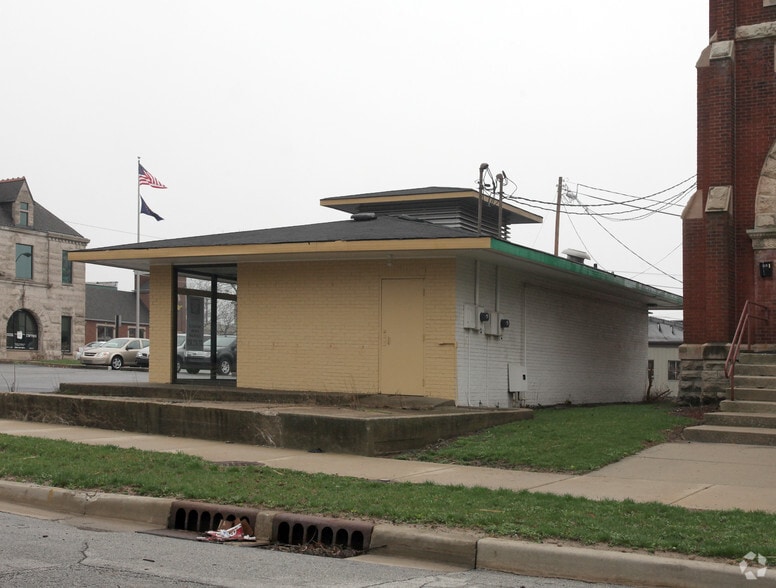 More Photos Of 121 N Washington St, Kokomo General Retail For Sale
