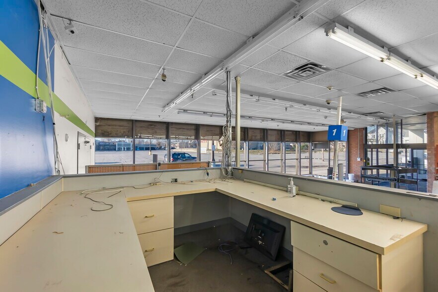 More Photos Of 121 S Sprigg St, Cape Girardeau Supermarket For Sale