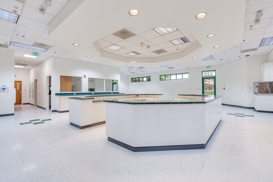More Photos Of 222 I St, Los Banos Office For Lease