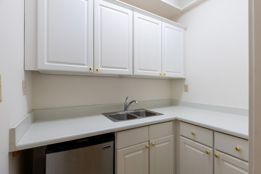 More Photos Of 924 E Green St, Pasadena Loft Creative Space For Lease