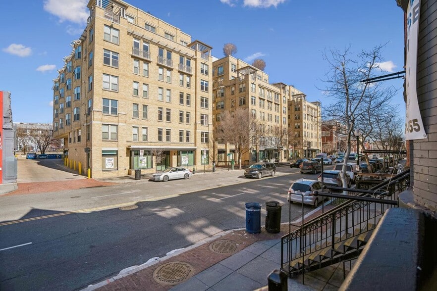 More Photos Of 1336 U St NW, Washington Bar For Sale