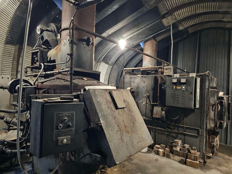 More Photos Of 140 Dort St, Troy Specialty For Sale