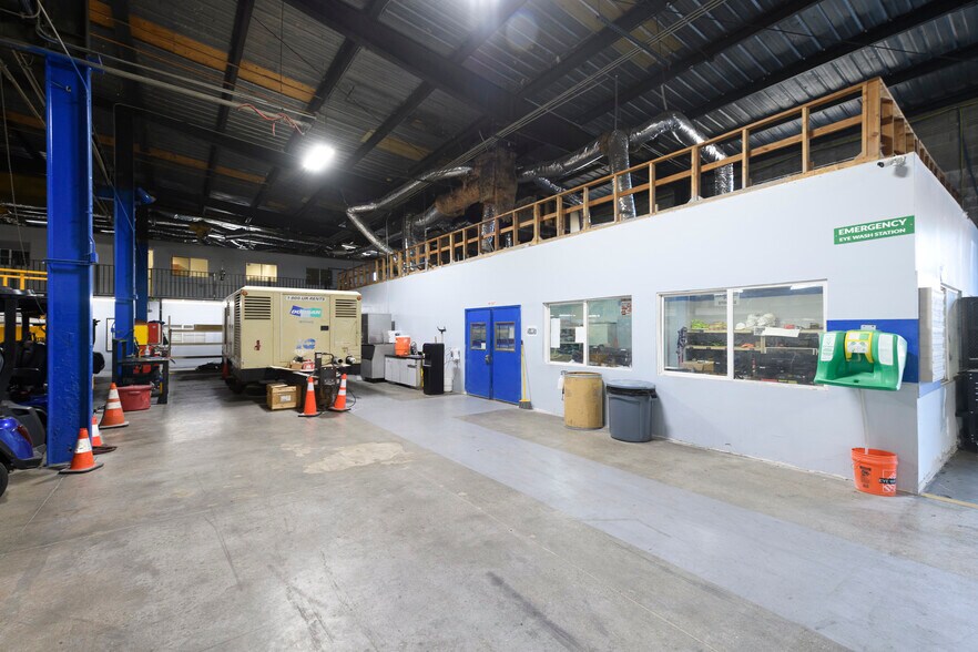 More Photos Of 10232-10234 Glenoaks Blvd, Pacoima Warehouse For Sale
