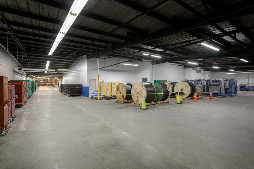 More Photos Of 359 Maple St, Gallatin Manufacturing For Sale