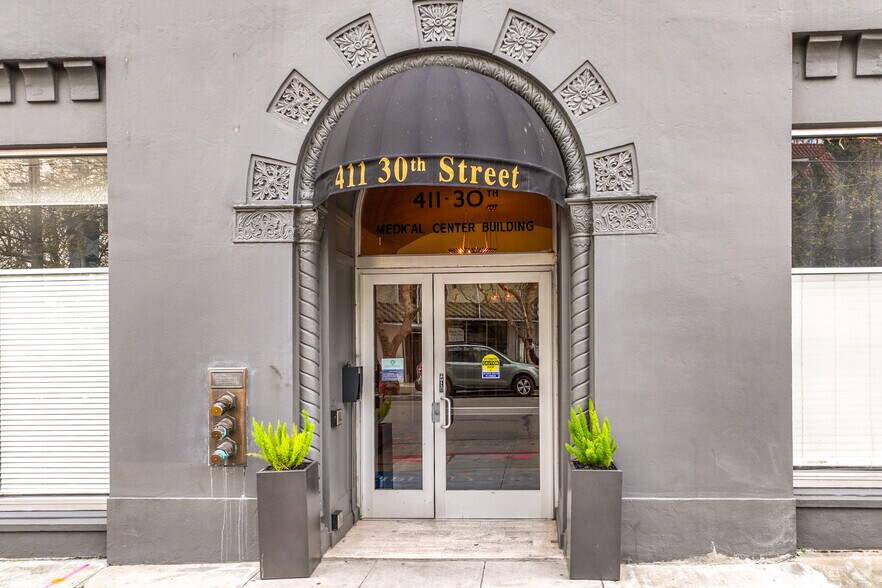 More Photos Of 411 30th St, Oakland Medical For Lease
