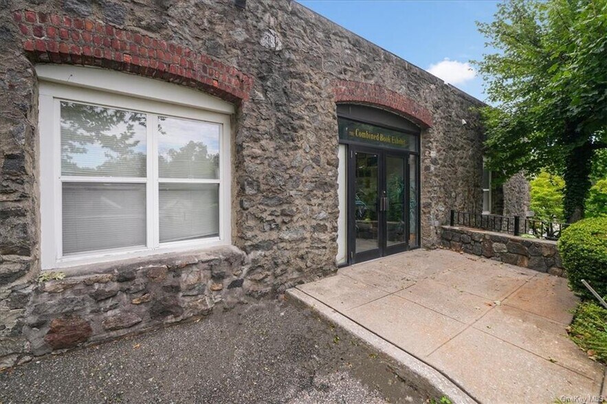 More Photos Of 179 Lindsey Ave, Buchanan Storefront Retail Office For Sale