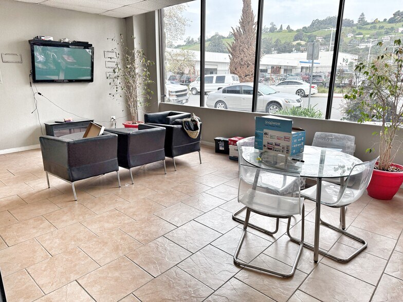 More Photos Of 25733 Dollar St, Hayward Auto Repair For Lease
