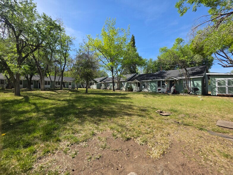 More Photos Of 400 N Roop St, Susanville Apartments For Sale