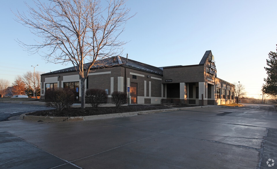 Primary Photo Of 9500 Lackman Rd, Lenexa Bank For Sale