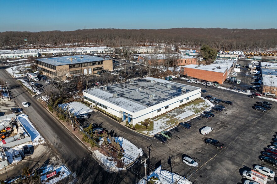More Photos Of 151 Fairchild Ave, Plainview Research And Development For Lease