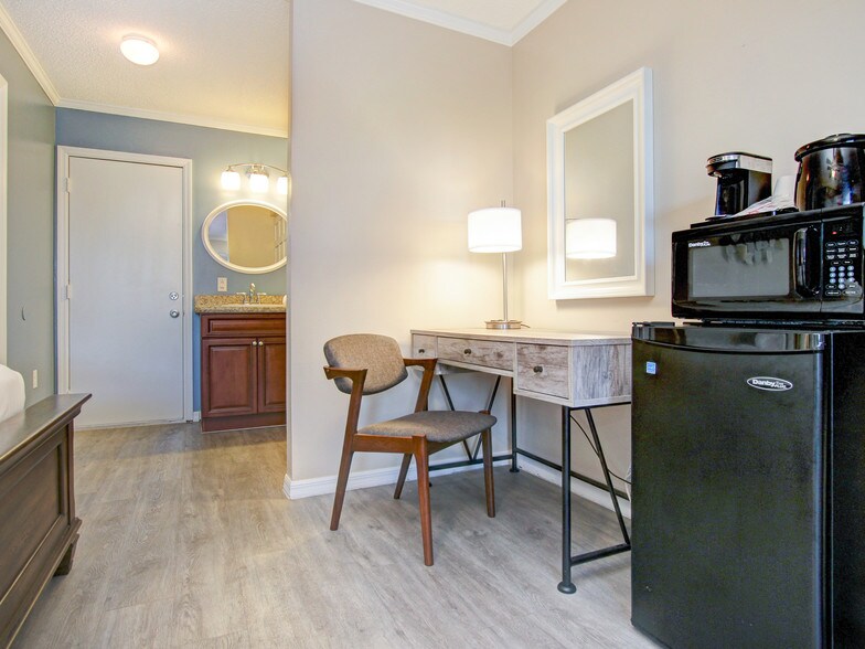 More Photos Of 3220 S Fiske Blvd, Rockledge Hotel For Sale