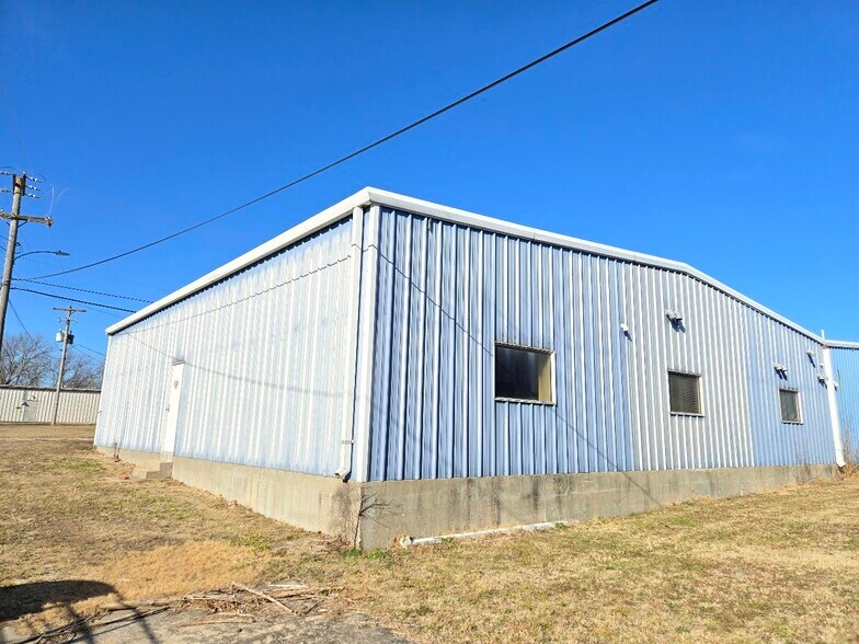 More Photos Of 111 E 5th St, Mound Valley Industrial For Sale