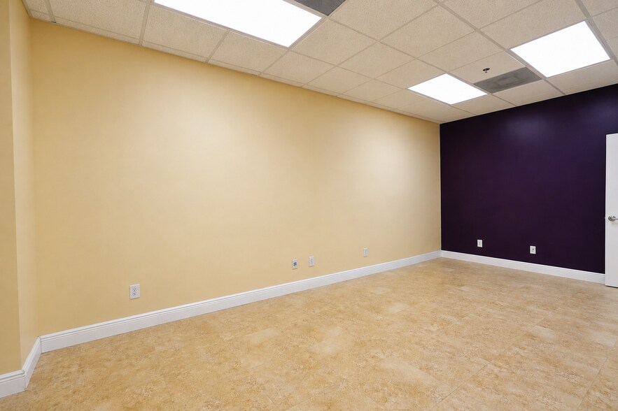 More Photos Of 20841 Johnson St, Pembroke Pines Warehouse For Lease