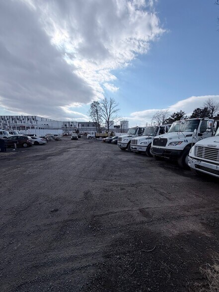 More Photos Of 25119-25137 Arcola Mills Dr, Sterling Land For Lease