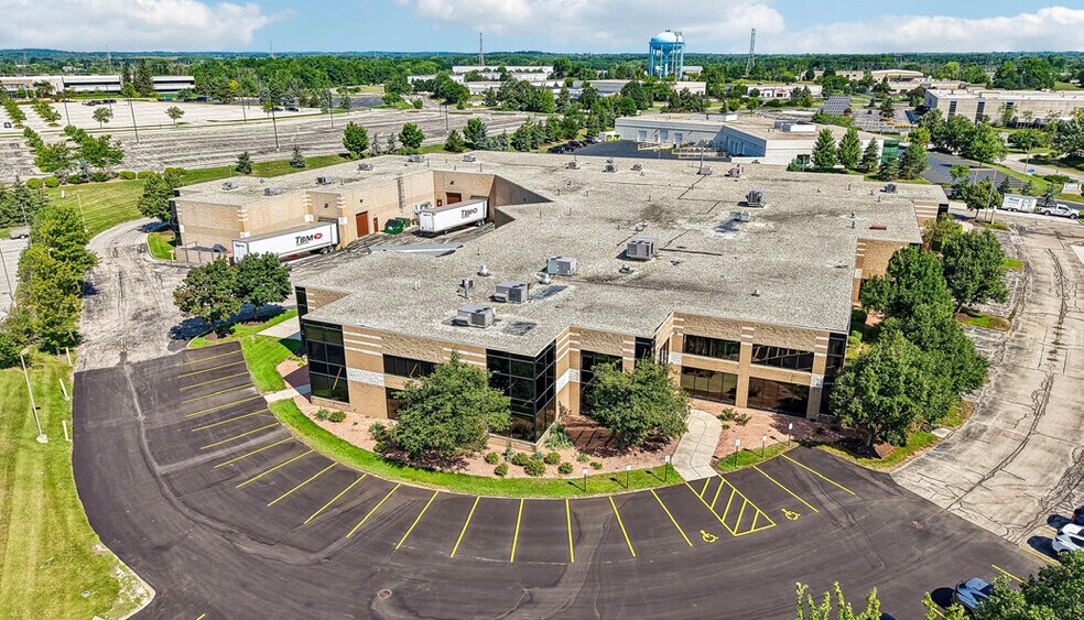 More Photos Of W165 N5731 Ridgewood Dr, Menomonee Falls Warehouse For Lease