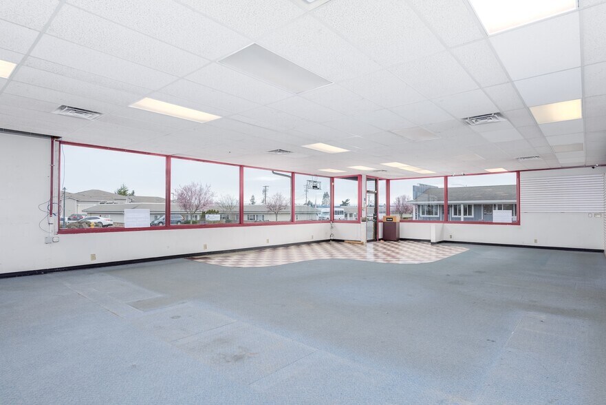 More Photos Of 445 W Washington St, Sequim Freestanding For Lease