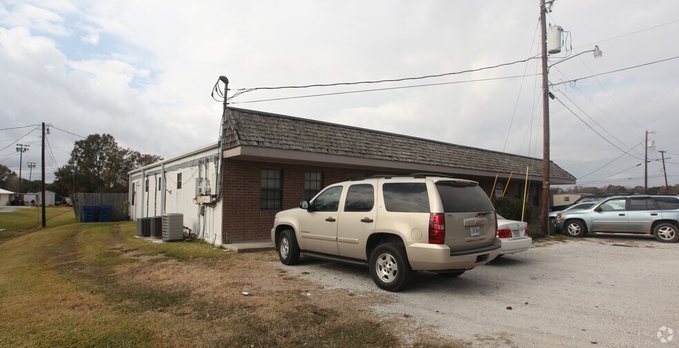 More Photos Of 1440-1442 E Bridge St, Breaux Bridge Medical For Lease