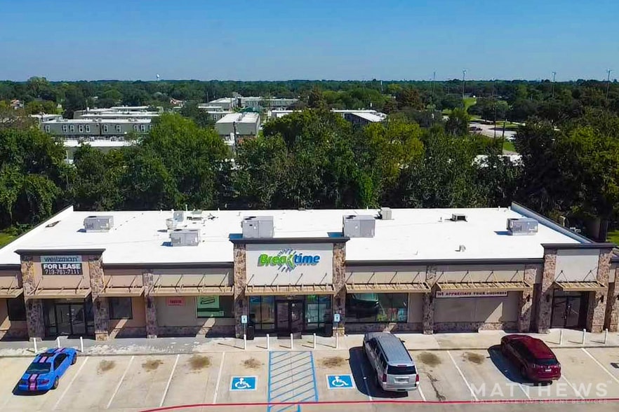 More Photos Of 3700 W Baker Rd, Baytown Service Station For Lease