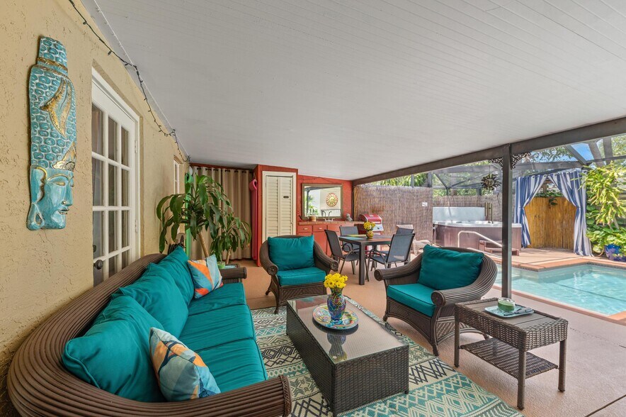 More Photos Of 941 Virginia Dr, Sarasota Apartments For Sale