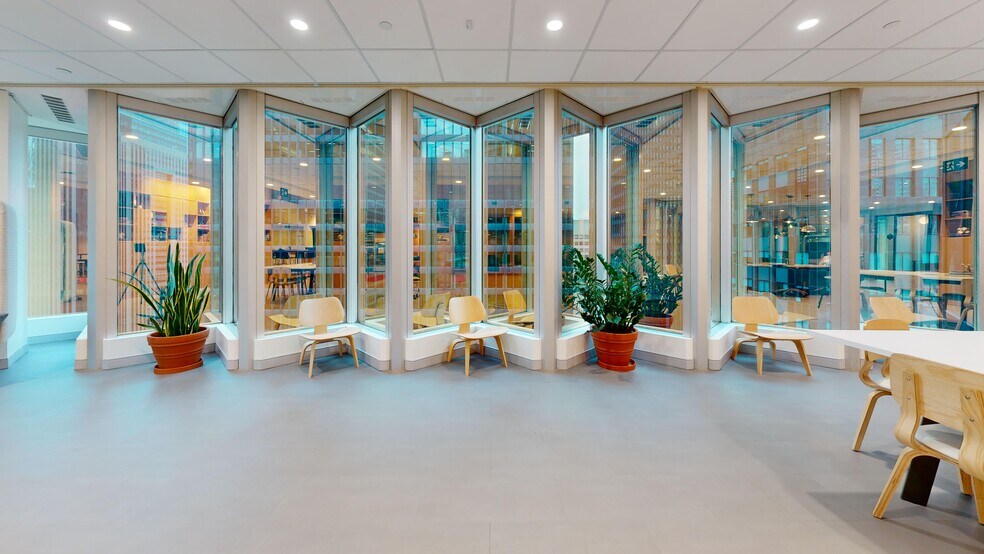 Primary Photo Of 200 Bay St, Toronto Coworking Space