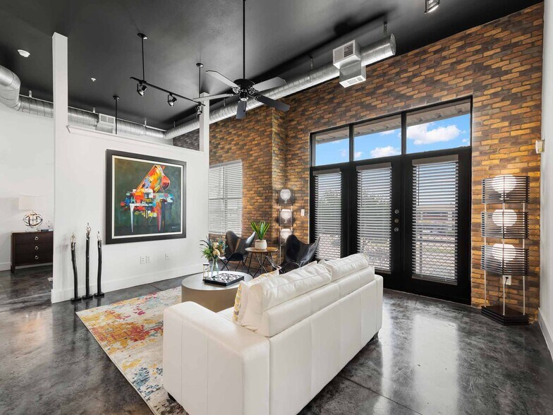 More Photos Of 2000 E Arapaho Rd, Richardson Apartments For Lease