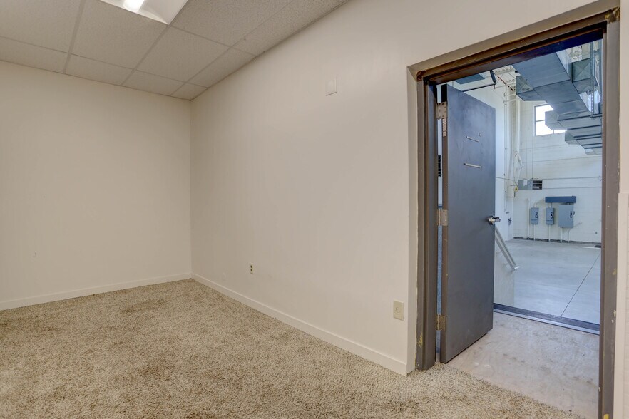 More Photos Of 11083-11093 E Mississippi Ave, Aurora Storefront For Lease