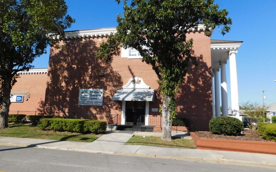 More Photos Of 164 NW Madison St, Lake City Medical For Lease