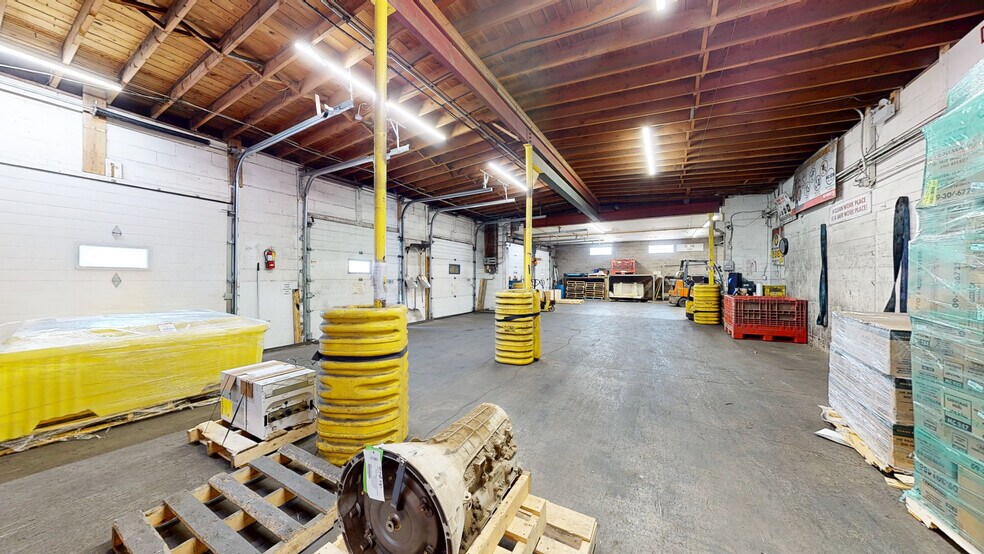 More Photos Of 662 15 St SW, Medicine Hat Industrial For Sale