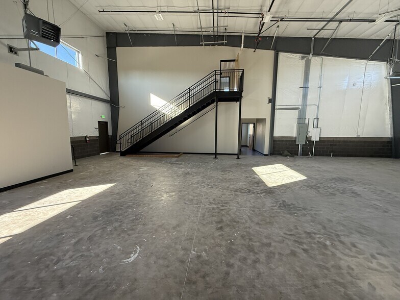 More Photos Of 20723 Brinson Blvd, Bend Light Manufacturing For Lease