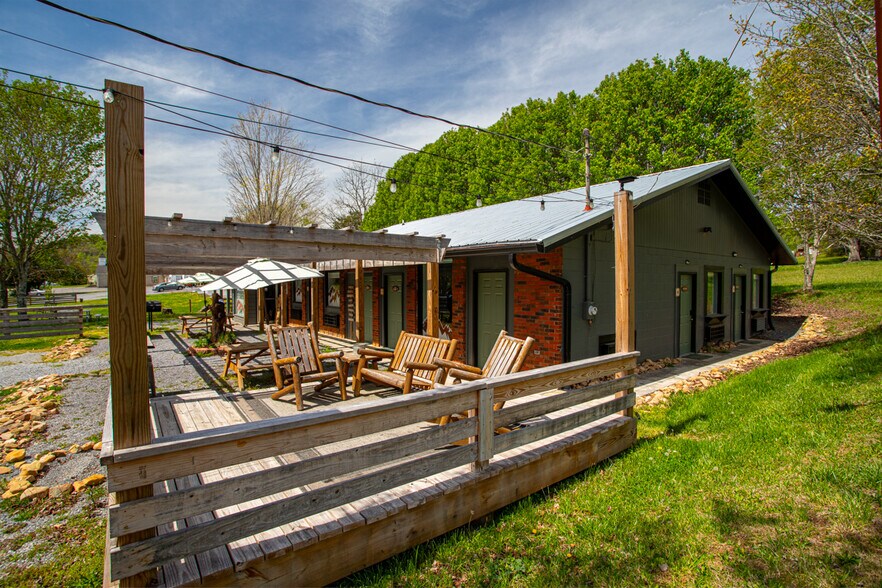 More Photos Of 3804 Wears Valley Rd, Sevierville Hotel For Sale