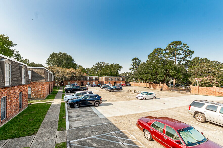 More Photos Of 901 Saint Rose Ave, Baton Rouge Apartments For Sale