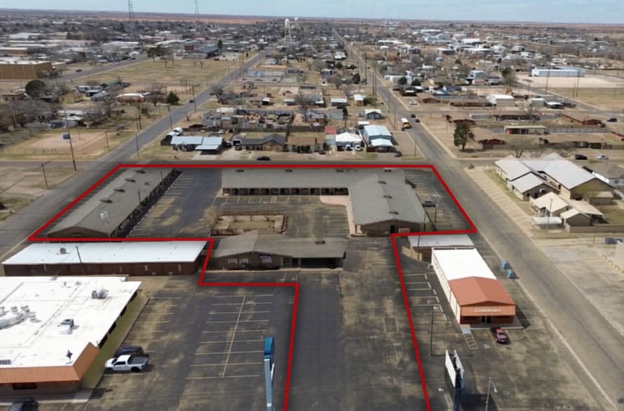 More Photos Of 304 College Ave, Levelland Hotel For Sale
