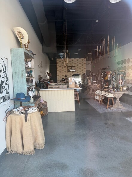 More Photos Of 1043 S Valley Grove Way, Pleasant Grove Storefront For Lease