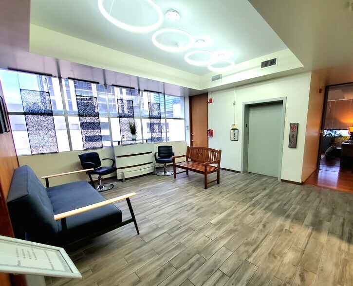 More Photos Of 401 Kamakee St, Honolulu Office For Sale