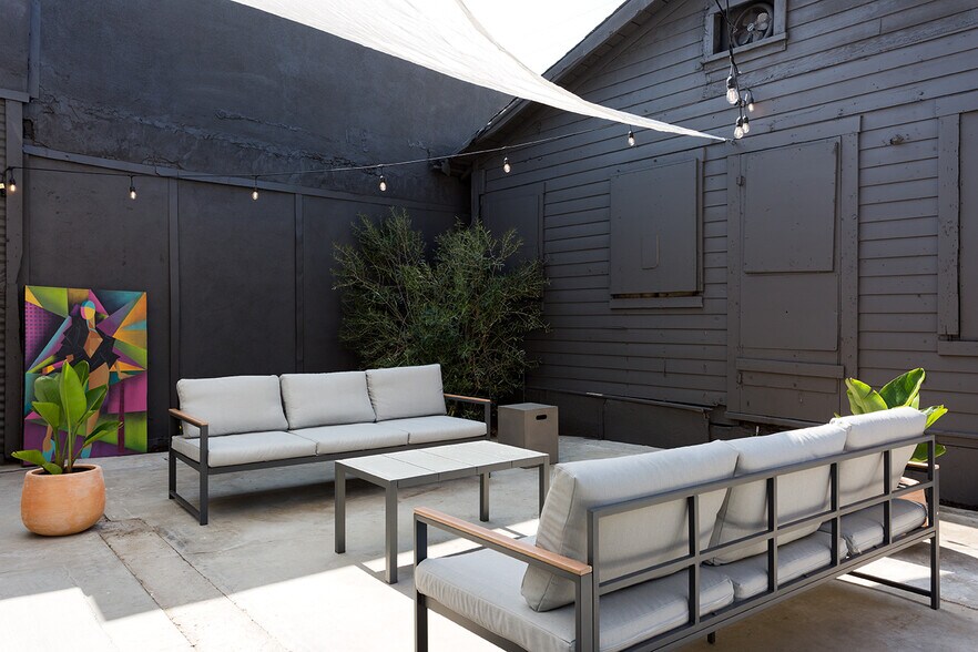 More Photos Of 7748 Santa Monica Blvd, West Hollywood General Retail For Sale