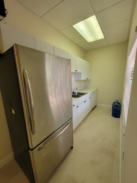 More Photos Of 166 E Bloomingdale Ave, Brandon Medical For Lease