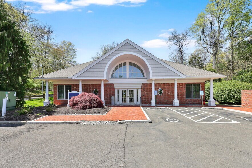 Primary Photo Of 887 Bridgeport Ave, Shelton Medical For Lease