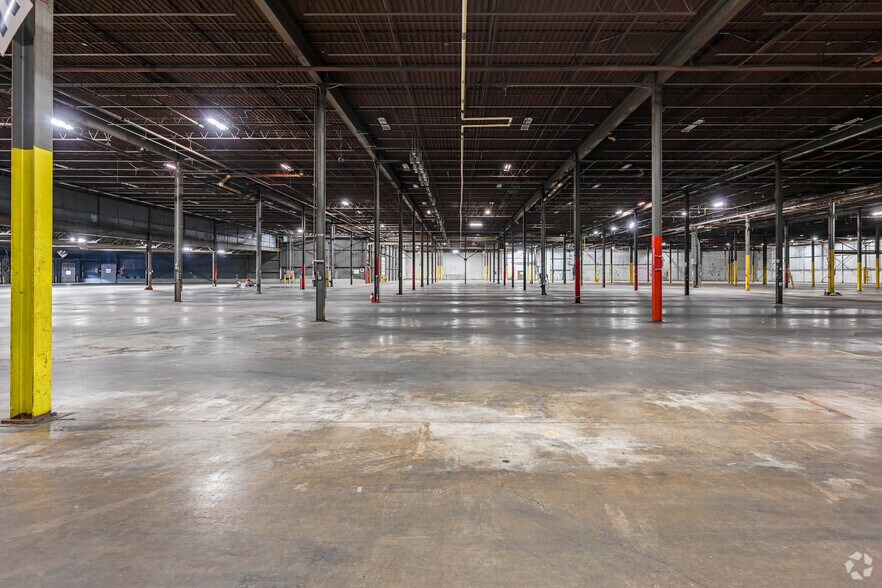 More Photos Of 1000 N South Rd, Scranton Warehouse For Lease