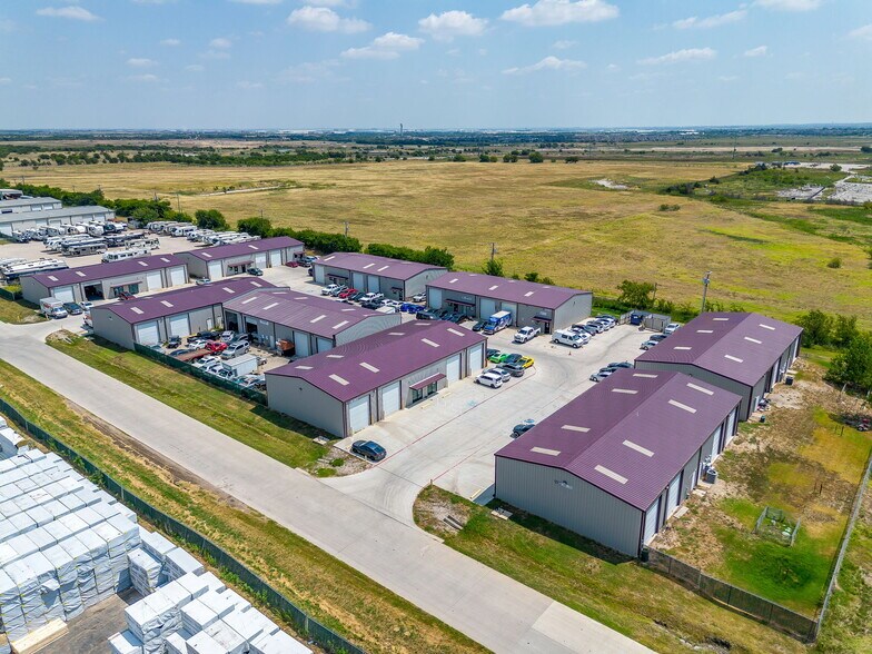 More Photos Of 1150 Blue Mound Rd W, Haslet Warehouse For Lease