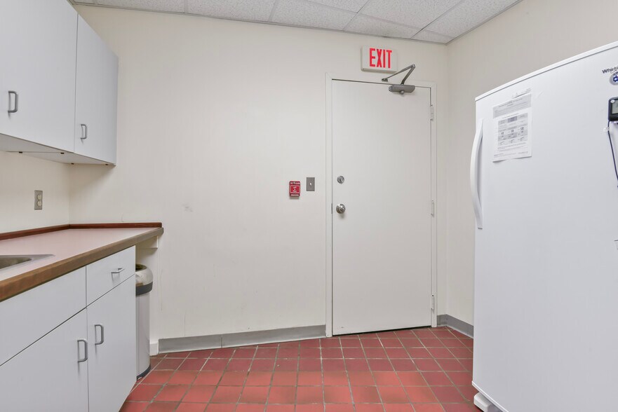 More Photos Of 845 N Main St, Providence Medical For Sale