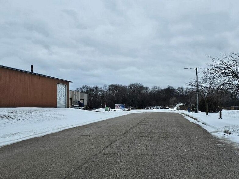 More Photos Of 211 Front St, Burlington Manufacturing For Lease