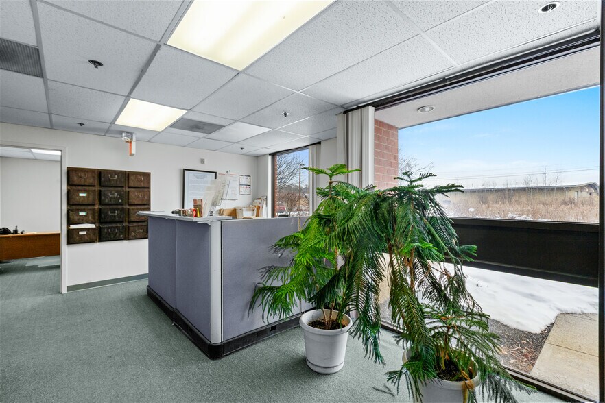 More Photos Of 2 New Pasture Rd, Newburyport Light Manufacturing For Sale