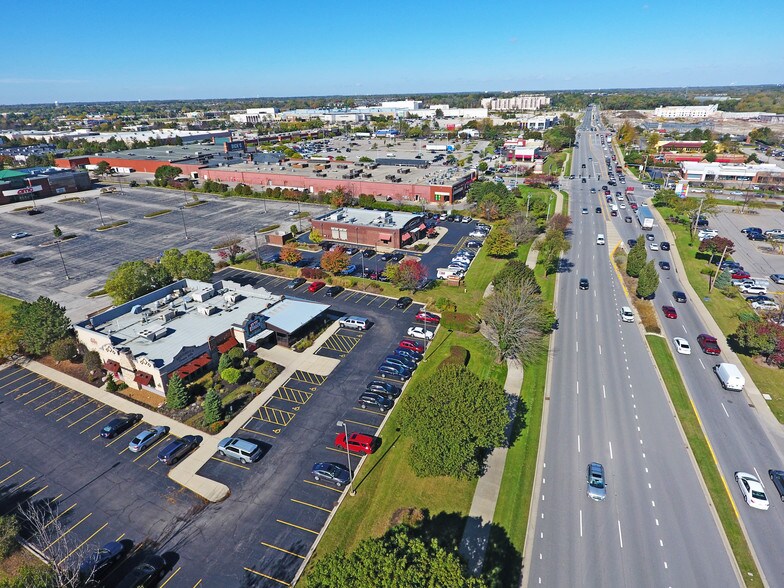 More Photos Of 535 Lakeview Pky, Vernon Hills General Retail For Sale