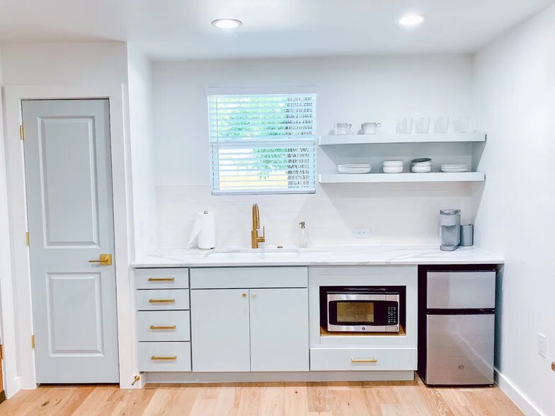 More Photos Of 2503 E Cesar Chavez St, Austin Office Residential For Lease