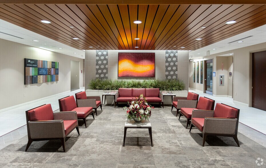 More Photos Of 13400 N Meridian St, Carmel Medical For Lease