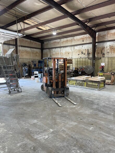 More Photos Of 1910 Chapman Ave SW, Roanoke Light Manufacturing For Sale