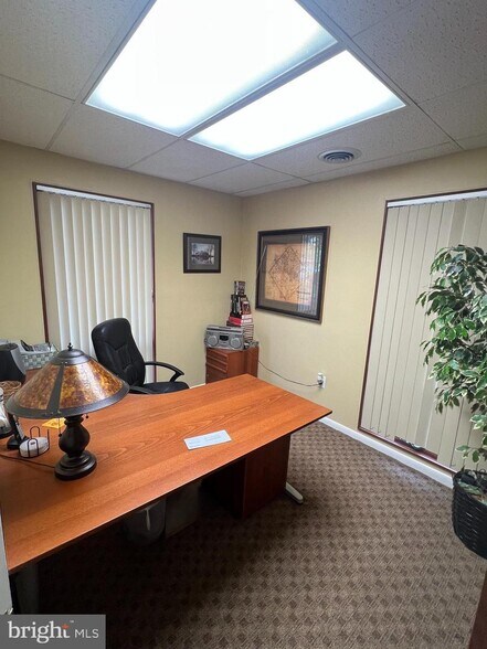 More Photos Of 12512 Lakeridge Dr, Woodbridge Medical For Sale